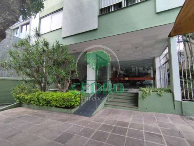 Apartamento com 3 quartos para alugar na Rua Duque de Caxias, 671, Centro Histórico, Porto Alegre por R$ 1.700