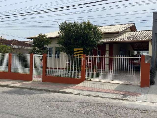 Casa em condomínio fechado com 4 quartos à venda na John Lenon, 1762, Areias, São José por R$ 850.000