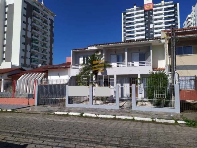 Casa com 4 quartos à venda na Rua José Aurino de Matos, 128, Kobrasol, São José por R$ 1.300.000