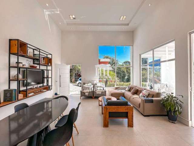Casa com 4 dormitórios à venda, 185 m² por R$ 875.000,00 - Albuquerque - Teresópolis/RJ