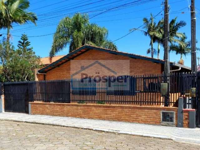 Casa à venda no bairro Itacolomi - Balneário Piçarras/SC