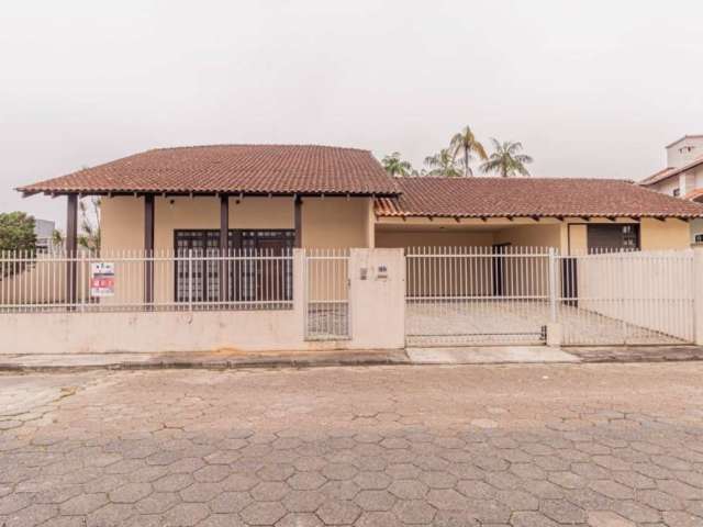 Casa com 5 quartos à venda na Rua México, 187, Floresta, Joinville por R$ 800.000