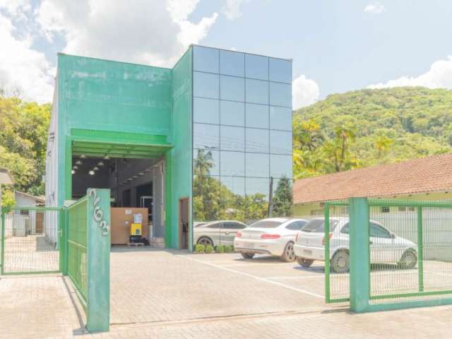 Barracão / Galpão / Depósito à venda na Rua Eugênio Ernesto Kunde, 263, Pirabeiraba, Joinville por R$ 2.300.000