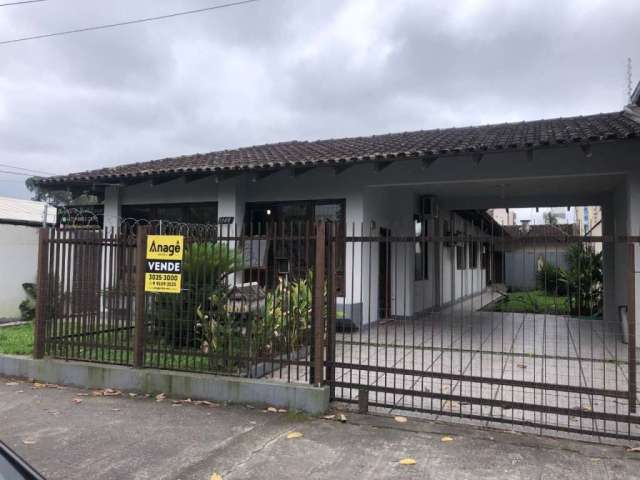 Casa com 4 quartos à venda na Rua Padre Kolb, 1146, Bucarein, Joinville por R$ 1.600.000