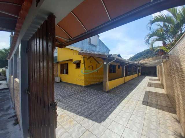 Casa para Venda em Caraguatatuba, Sumaré, 5 dormitórios, 1 suíte, 3 banheiros, 4 vagas