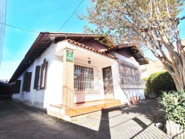 Casa com 4 quartos à venda na Avenida Niterói, 527, Medianeira, Porto Alegre, 200 m2 por R$ 795.000