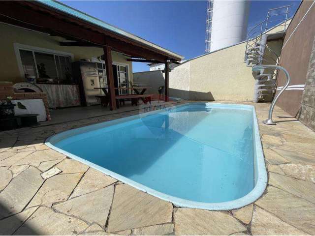 Casa à venda com 4 dormitórios e piscina no Condomínio Veneza, terreno de 300,00 m², em Cézar de Souza - Mogi das Cruzes