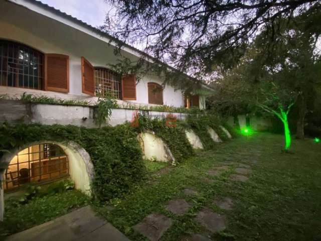 Casa 774 m² 7 Quartos 4 Suites e 6 banheiros à Venda por R$ 2.600.000