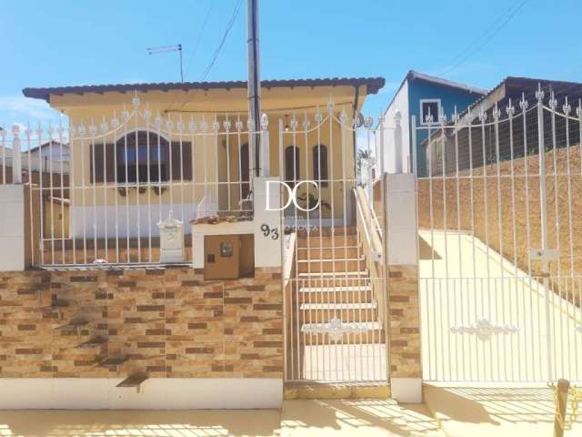 Casa em condomínio fechado com 2 quartos à venda na Rua Quatro, 93, Ponta Grossa, Maricá por R$ 465.000