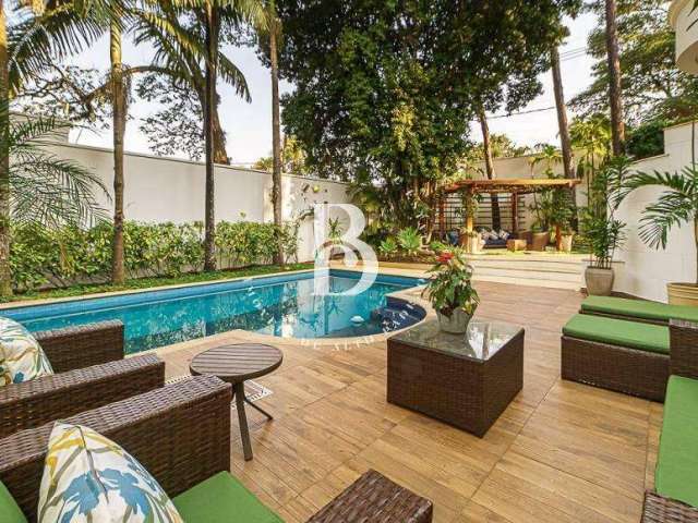 Linda casa com piscina privativa em condomínio fechado, localizado na Chácara Flora.