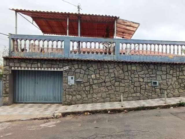 Casa com 3 quartos à venda na Rua Pedro Gonçalves de Oliveira, Bom Pastor, Juiz de Fora, 318 m2 por R$ 495.000