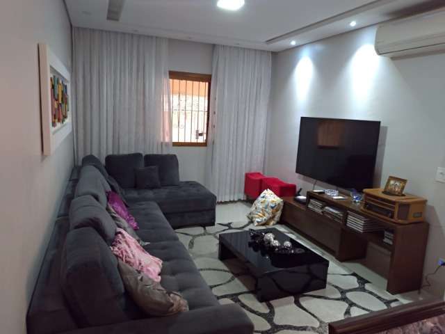 Casa com 3 quartos à venda na Rua Antônio Dario Menezes, 124, Vila Romano, São Paulo por R$ 750.000