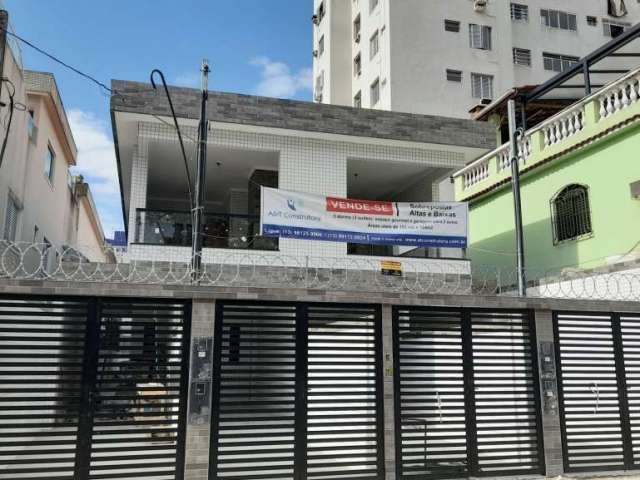 Viva a Elegância: Casas Sobrepostas Altas Design Moderno e Conforto Acolhedor em Santos!