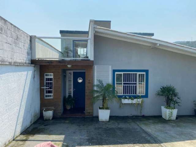 Casa com 3 quartos à venda na Rua Canema, --, Monte Verde, Florianópolis por R$ 1.600.000