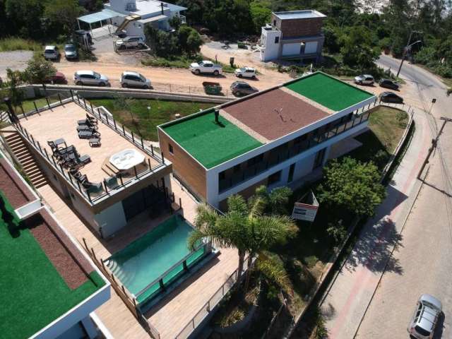 Linda casa com 4 suítes no bairro Morrinhos à poucos metros do mar em Garopaba-SC