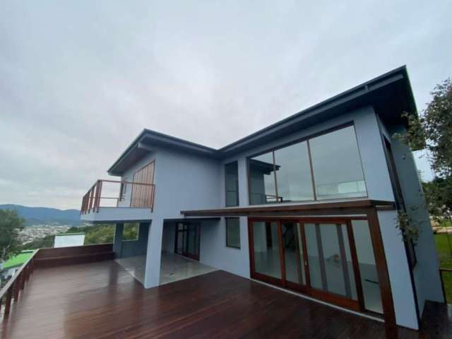Casa mobiliada de alto padrão com 3 suítes à venda na Praia da Silveira em Garopaba-SC
