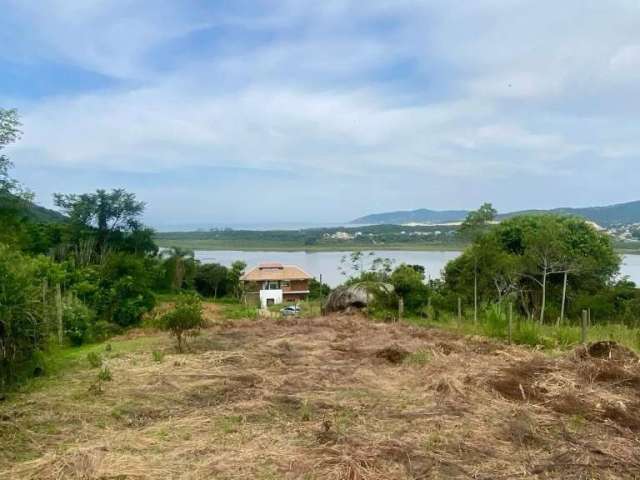 Terreno à Venda em Garopaba, SC: 2.000m² com Vista Deslumbrante para Lagoa e Mar