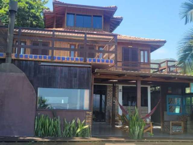 Linda Casa à venda na Praia da Gamboa em Garopaba-SC