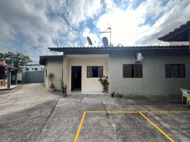Casa à venda 2 quartos, 1 banheiro, na Martim de Sá- Caraguatatuba-SP