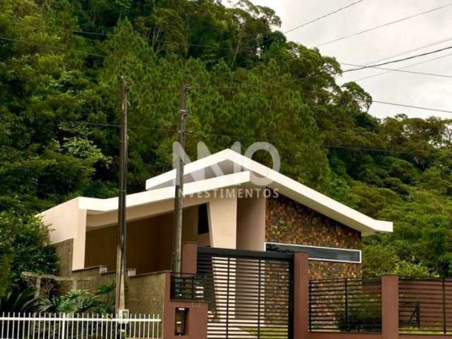 Casa : dormitórios, sendo 1 suíte, com 5 vagas de garagem em Joinville para troca em apartamento em Balneário Camboriú.