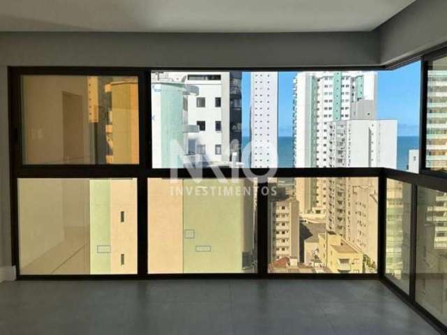 Apartamento a venda com 3 suítes, no centro de Balneário Camboriú, com vista para o mar e 2 vagas de garagem privativas