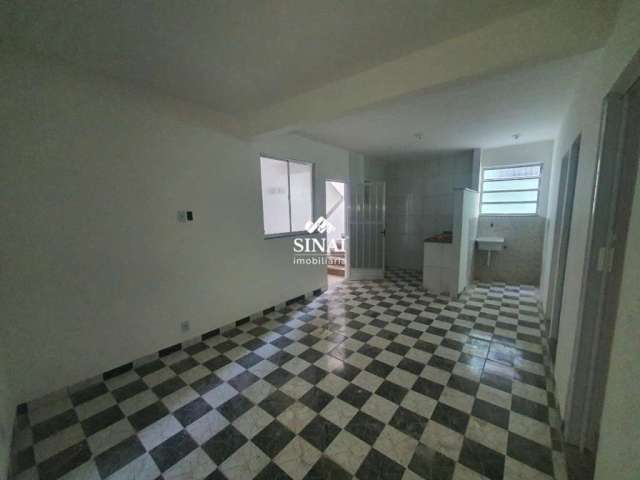 Casa com 2 quartos para alugar na Rua Manuel do Nascimento, 114, Irajá, Rio de Janeiro por R$ 800