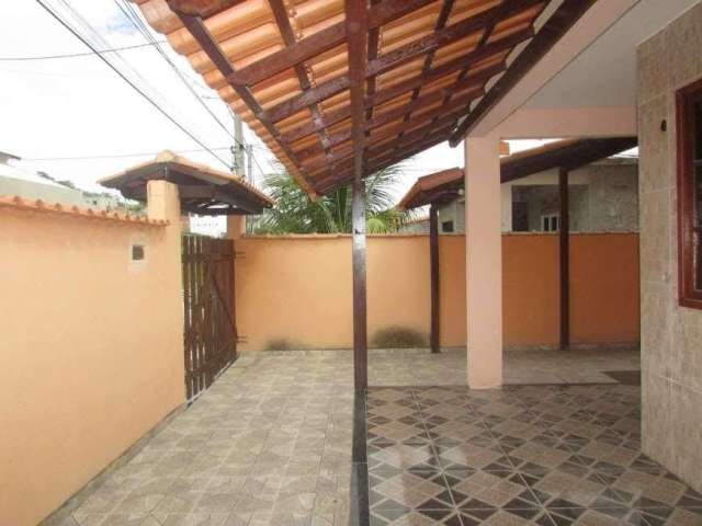 Casa Duplex em Santa Isabel - 02 Quartos - Suíte - Quintal - Garagem - São Gonçalo - RJ.