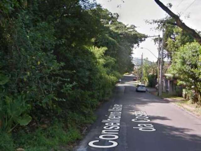 Terrenos localizados no bairro Ipanema sito a Rua Conselheiro Xavier da Costa, sendo o nº. 2478, medindo 12 metros de frente e o nº. 2526 medindo 55 metros, ambos com 100m² de frente ao fundo. Próximo