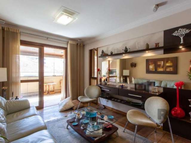 Excelente apartamento, localizado no Bairro Tristeza, o mais cobiçado da zona sul de Porto Alegre, com 3 dormitórios sendo 1 ampla suíte com móveis em madeira nobre e banheira de hidromassagem, living