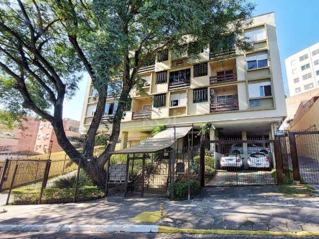 Porto Alegre - Apartamento Padrão - Medianeira&lt;BR&gt;Excelente apartamento com 2 dormitórios, 1 suíte, banho social, living, cozinha, área de serviço com churrasqueira, pátio privativo, box coberto