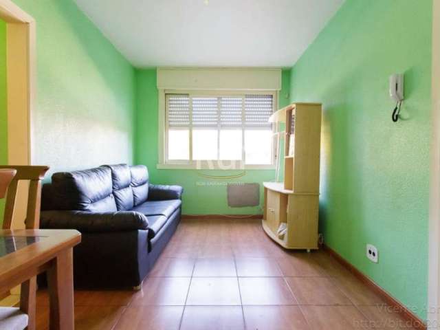 Apartamento localizado no Alto Petrópolis com 2 dormitórios, cozinha e área de serviço. Possui 1 vaga de garagem escriturada.