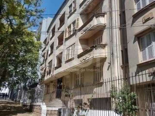 Apartamento 4 dormitórios, 1 vaga de garagem, no bairro Floresta, Porto Alegre/RS &lt;BR&gt;&lt;BR&gt;Apartamento muito espaçoso com 187 m2 em edifício antigo, no andar térreo. Edifício com apenas 8 u