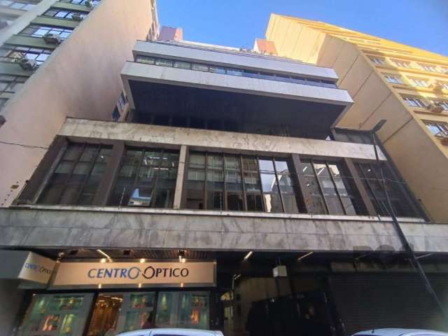 Conjunto comercial no Centro Histórico da capital, entre as ruas Vigário José Inácio e Marechal Floriano Peixoto. Localizado no 11º andar, possui 77 m² de área privativa.&lt;BR&gt;Edifício galeria com