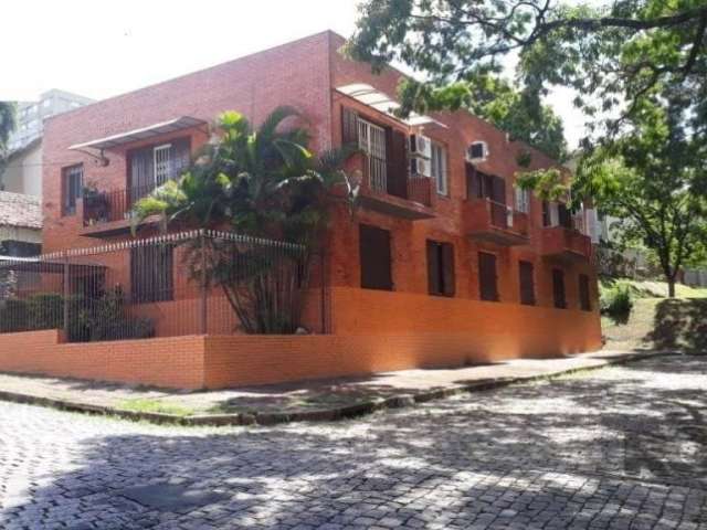 Apartamento térreo elevado com 2 dormitórios no Bairro Santo Antônio, estar/jantar, cozinha mobiliada, área de serviço, banheiro social com tampo.&lt;BR&gt;&lt;BR&gt;Próximo aos comércios, serviços e 
