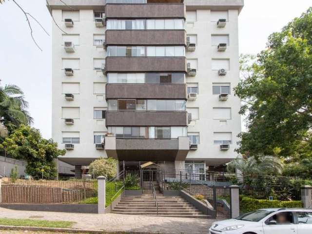 Apartamento à venda localizado na Rua Plácido de Castro, no bairro Santo Antônio em Porto Alegre. Este imóvel conta com área construída de 84m², oferecendo 3 quartos, sendo 1 suíte, 1 banheiro e 1 vag