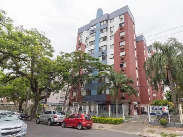 Apartamento com 90 m², no bairro São João, no 2º andar. Imóvel com 3 dormitórios sendo 1 suíte, sala de estar/jantar, cozinha, churrasqueira, banheiro social, área de serviço e pisos em laminado e cer