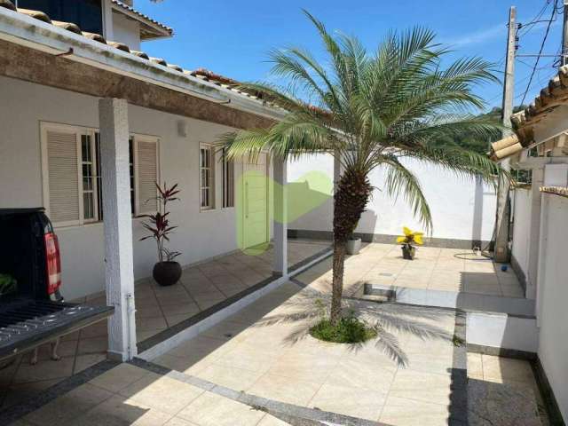 Casa á venda com 3 suítes e 2 vagas no Mirante do Poeta - Casimiro de Abreu - RJ