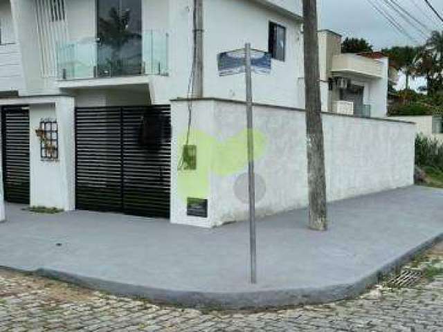 Casa de esquina à venda no centro de Casimiro de Abreu!