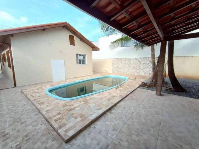 Casa com 3 quartos reformada e com piscina à venda em Praia Grande!