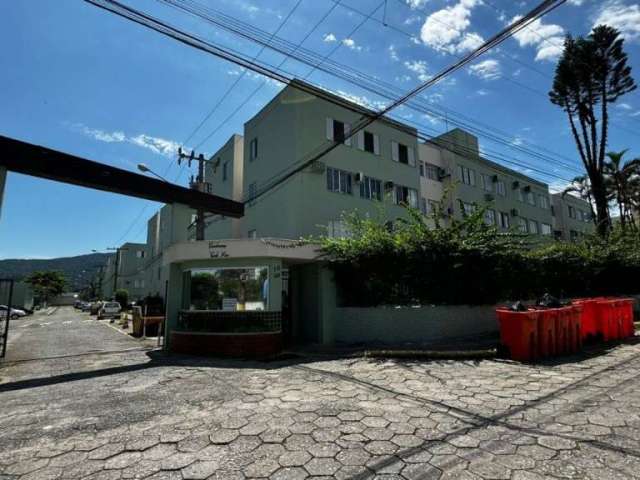 Apartamento com 3 quartos à venda na Rua Luiz Oscar de Carvalho, 149, Trindade, Florianópolis, 67 m2 por R$ 450.000