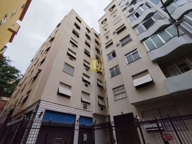 Apartamento dois quartos com dependência no Bairro de Fátima.