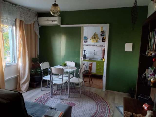 Apartamento com 1 quarto à venda na Rua Coronel João Corrêa, 445, Passo da Areia, Porto Alegre por R$ 170.000