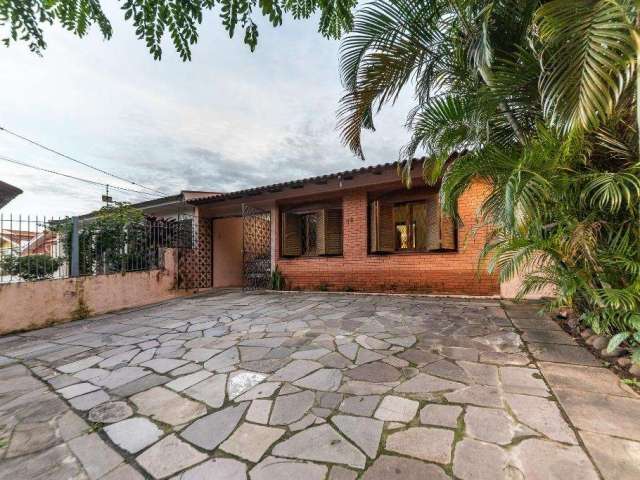 Casa com 4 quartos à venda na Praça Frederico Ozanam, 76, Vila Ipiranga, Porto Alegre por R$ 830.000