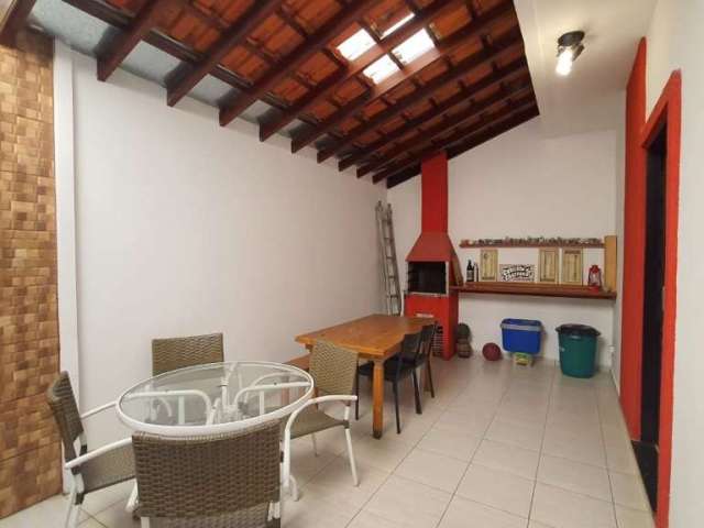 Sobrado com 3 dormitórios à venda, 130 m² por R$ 636.000,00 - Vista Linda - São José dos Campos/SP