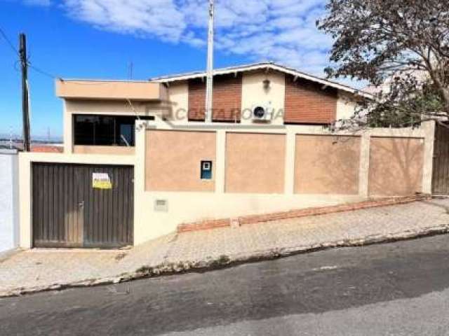 Casa com 3 dormitórios para alugar, 206 m² por R$ 3.396,00/mês - Jardim Celani - Salto/SP