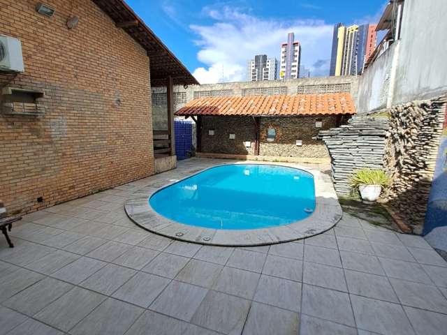 Casa ampla para aluguel possui 221 metros quadrados com 3 quartos em Manaíra - João Pessoa -