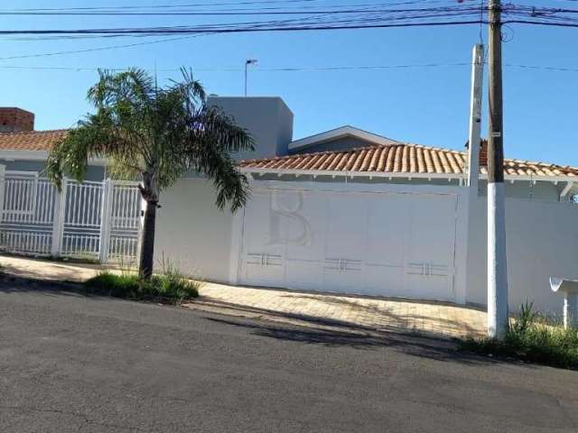 Casa com 3 dormitórios à venda, 240 m² por R$ 980.000,00 - Parque das Esmeraldas II - Marília/SP