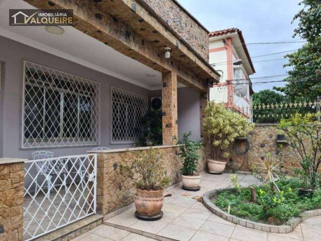 Casa com 4 dormitórios à venda, 236 m² por R$ 870.000,00 - Vila Valqueire - Rio de Janeiro/RJ