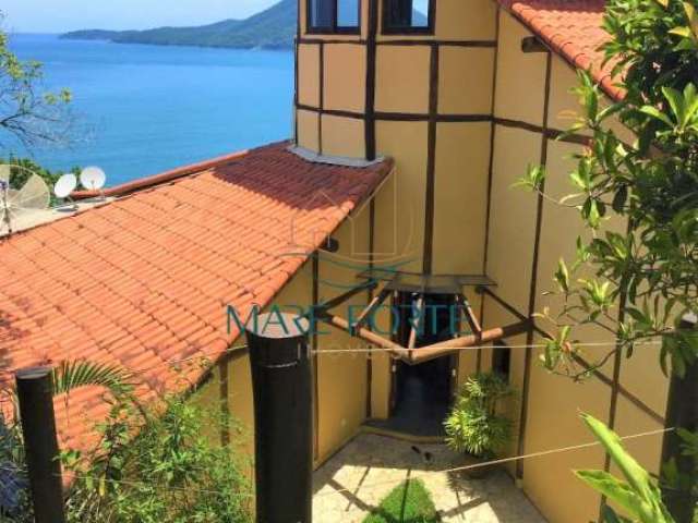 Casa em condominio de alto padrão com magnifica vista para o mar !