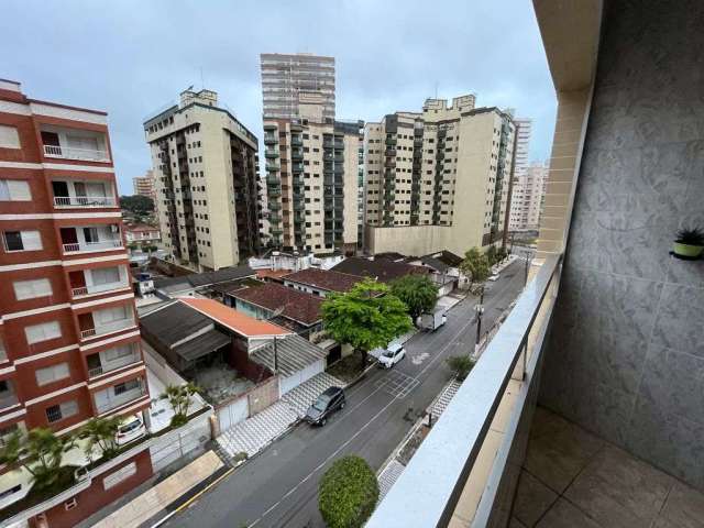 Seu Refúgio à Beira-Mar: 2 Dormitórios, Suíte, Varanda R$ 330 mil - Imperdível!